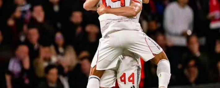 欧冠(guān)巅峰对决：拜仁2-1逆转巴黎，迪亚斯双响铸就经典，欧冠(guān)格局再迎变数