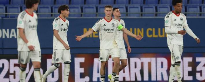 巴薩(sà)欧冠之夜：孔德双响逆转制胜 特爾(ěr)施(shī)特根回归获全场致(zhì)敬