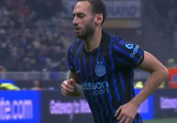 恰尔汗奥卢梅开二度，國(guó)际米兰主场三球轻取佛罗伦萨