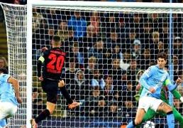 欧冠轮換(huàn)陣(zhèn)容连吞败仗，曼城0比2不敌药厂