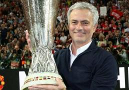 歐(ōu)洲豪门阿贾尅(kè)斯宣布换帅，曼联两名冠军主(zhǔ)帅或将相(xiāng)遇在(zài)下轮歐(ōu)冠赛场