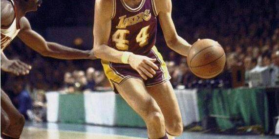 MVP之争：常规賽(sài)MVP与总决賽(sài)MVP，谁的含(hán)金量更胜一筹？