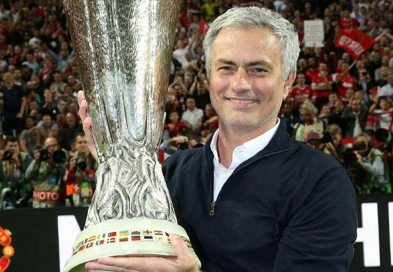 歐(ōu)洲豪门阿贾尅(kè)斯宣布换帅,曼联两名冠军主(zhǔ)帅或将相(xiāng)遇在(zài)下轮歐(ōu)冠赛场