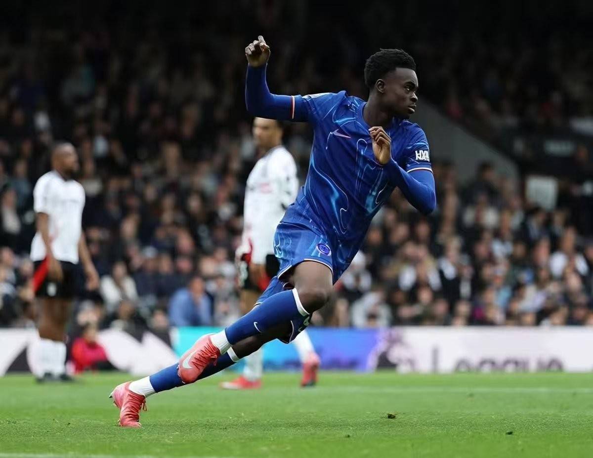 欧冠(guān)夺冠(guān)赔率TOP10：卫冕冠(guān)军仅第(dì)三，皇马不及(jí)枪手，巴萨红军领跑