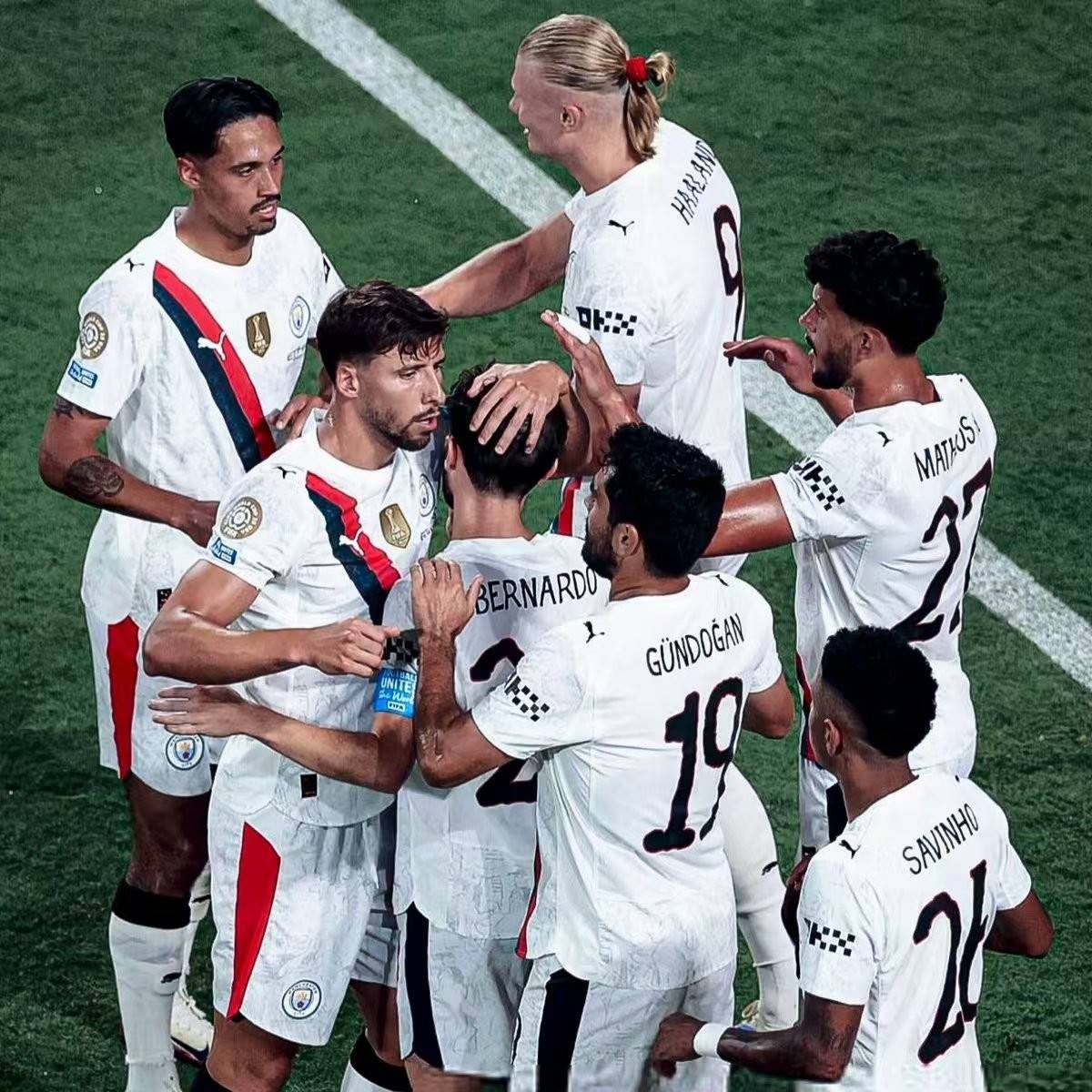 欧冠(guān)夺冠(guān)赔率TOP10：卫冕冠(guān)军仅第(dì)三，皇马不及(jí)枪手，巴萨红军领跑