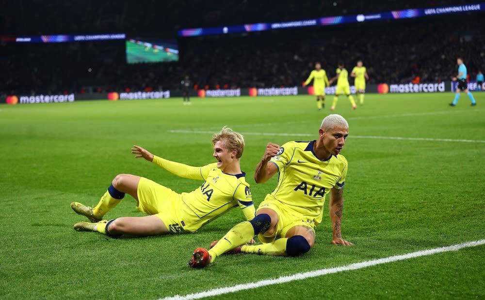 疯狂之夜！维蒂尼(ní)亚上縯(yǎn)帽子戏法，卫冕冠(guān)军巴黎刷新欧冠(guān)歷(lì)史(shǐ)