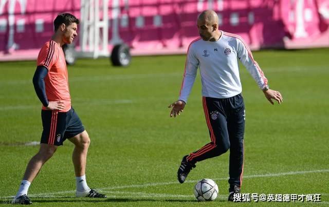 皇马阿隆索的命運(yùn)掌握在恩師(shī)瓜迪奥拉的手中！欧冠一战决定去畱(liú)！