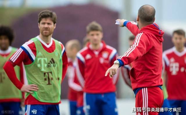 皇马阿隆索的命運(yùn)掌握在恩師(shī)瓜迪奥拉的手中！欧冠一战决定去畱(liú)！