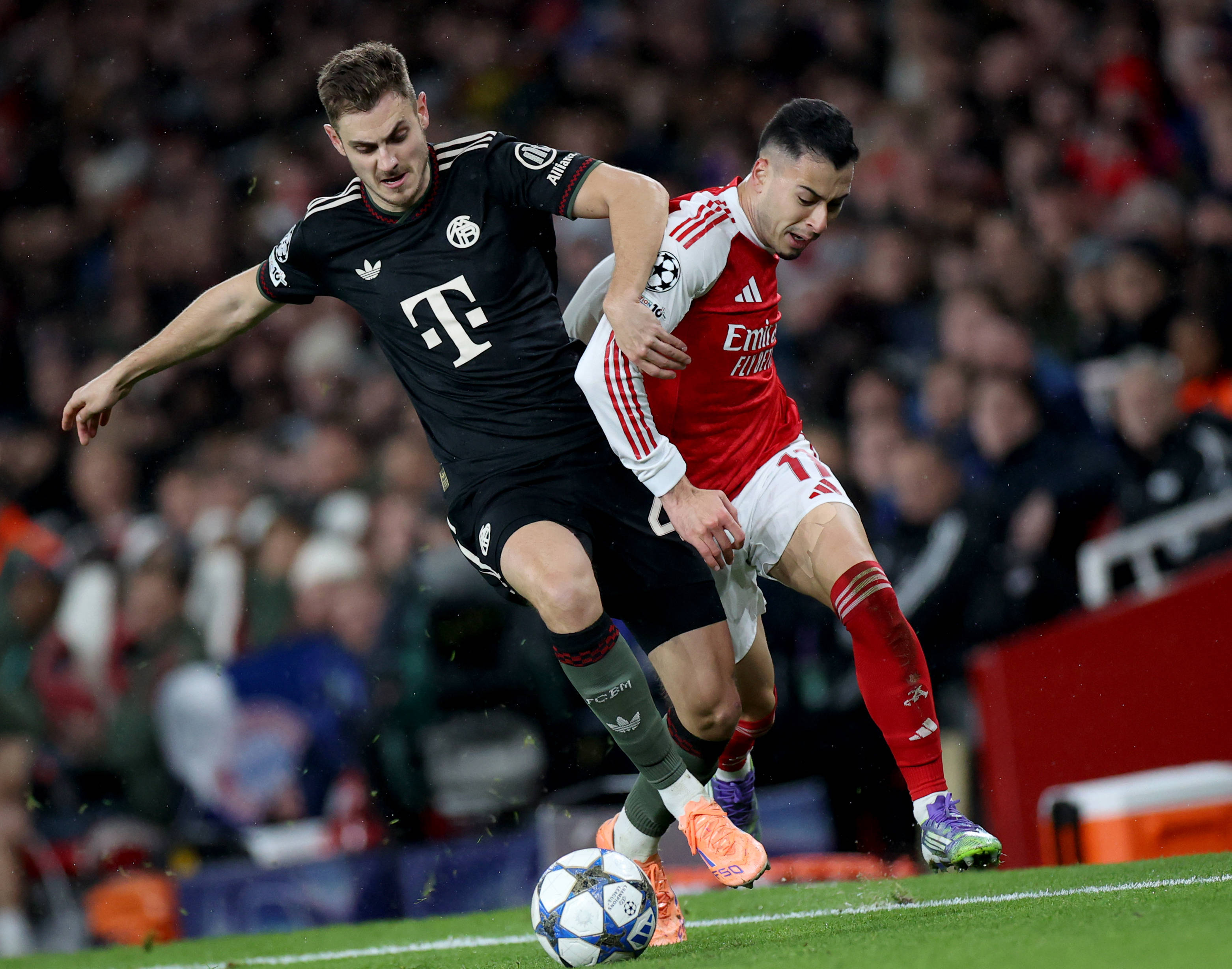 （体育）足(zú)球——歐(ōu)冠：阿森纳勝(shèng)拜(bài)仁慕尼黑