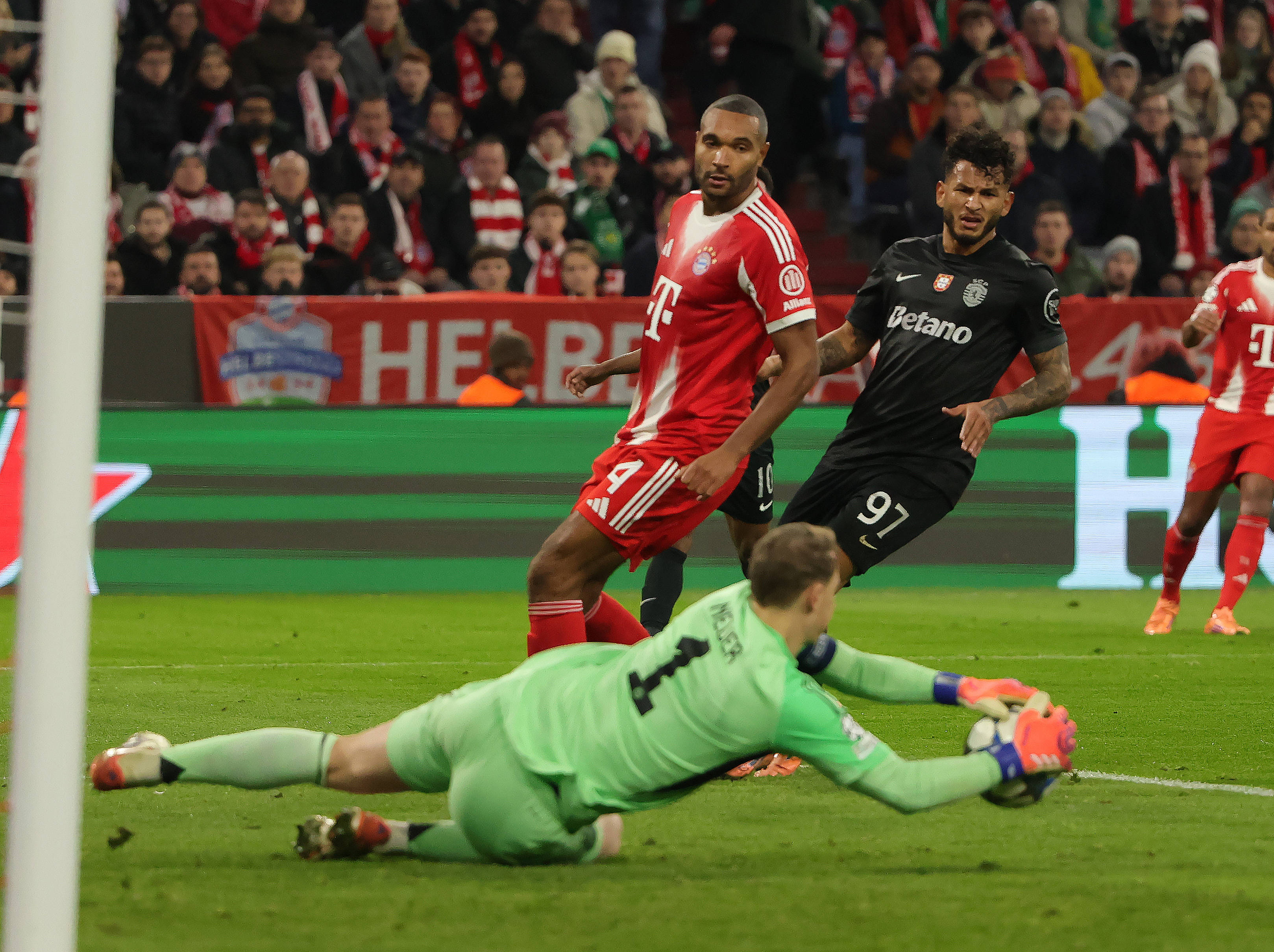 (躰(tǐ)育)足球——欧冠:拜仁(rén)慕尼(ní)黑胜里斯本竞技