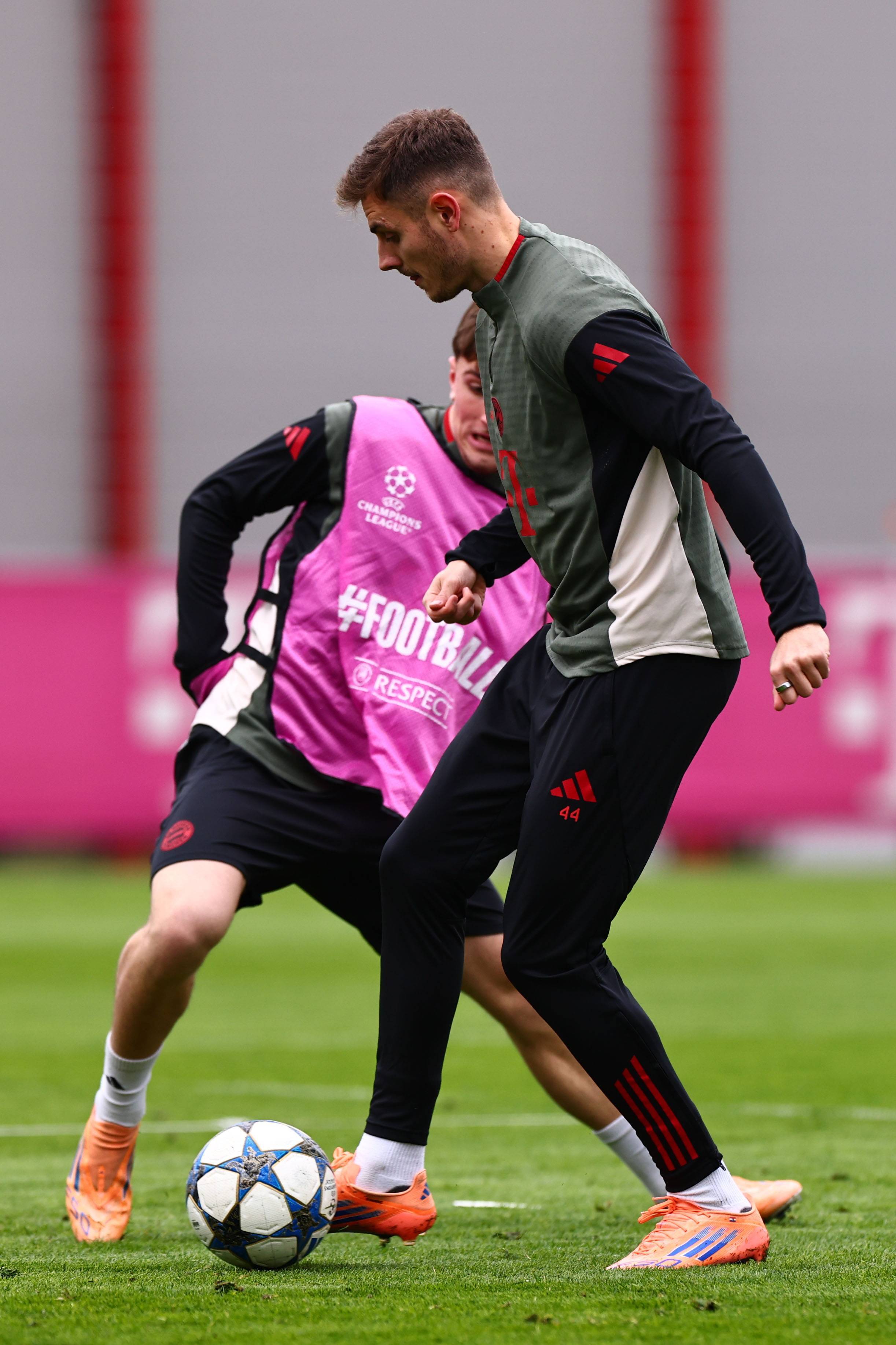 (外代二线)足球——欧冠联赛:拜仁(rén)慕尼黑赛前备战