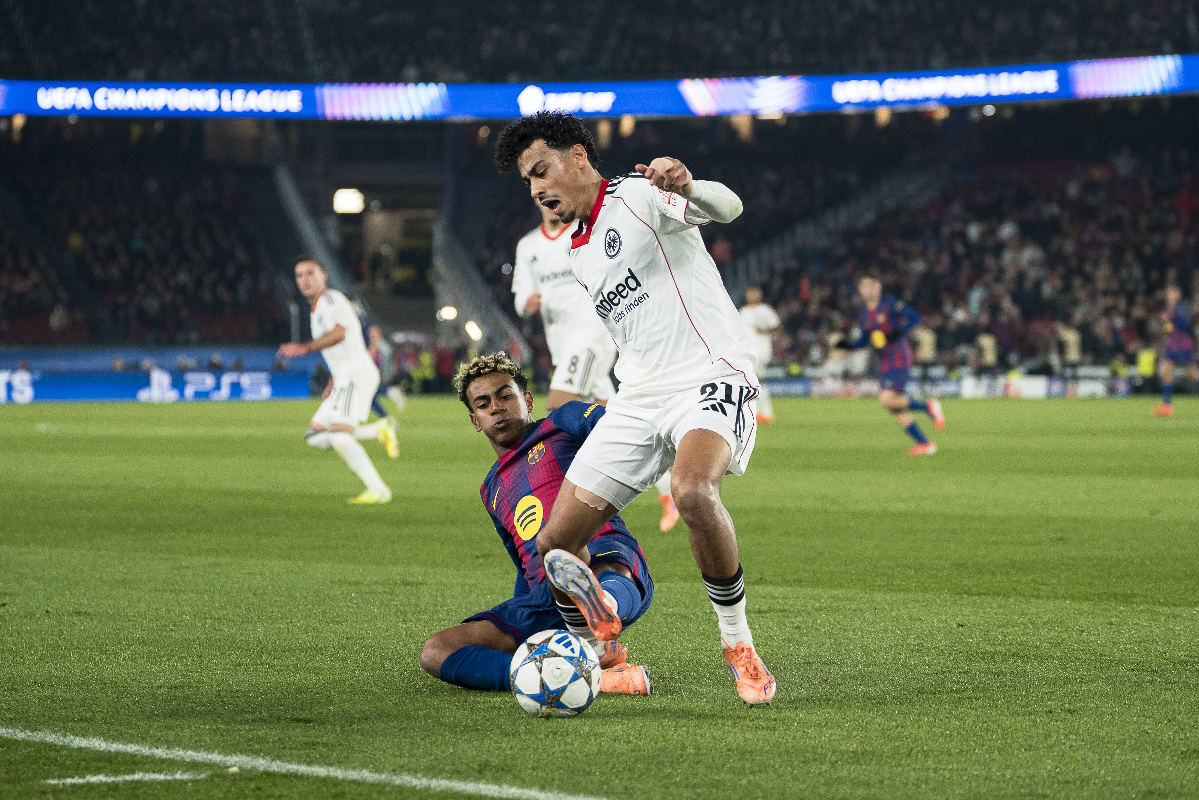 (体育)足球——歐(ōu)冠:巴塞羅(luó)那胜法兰克福