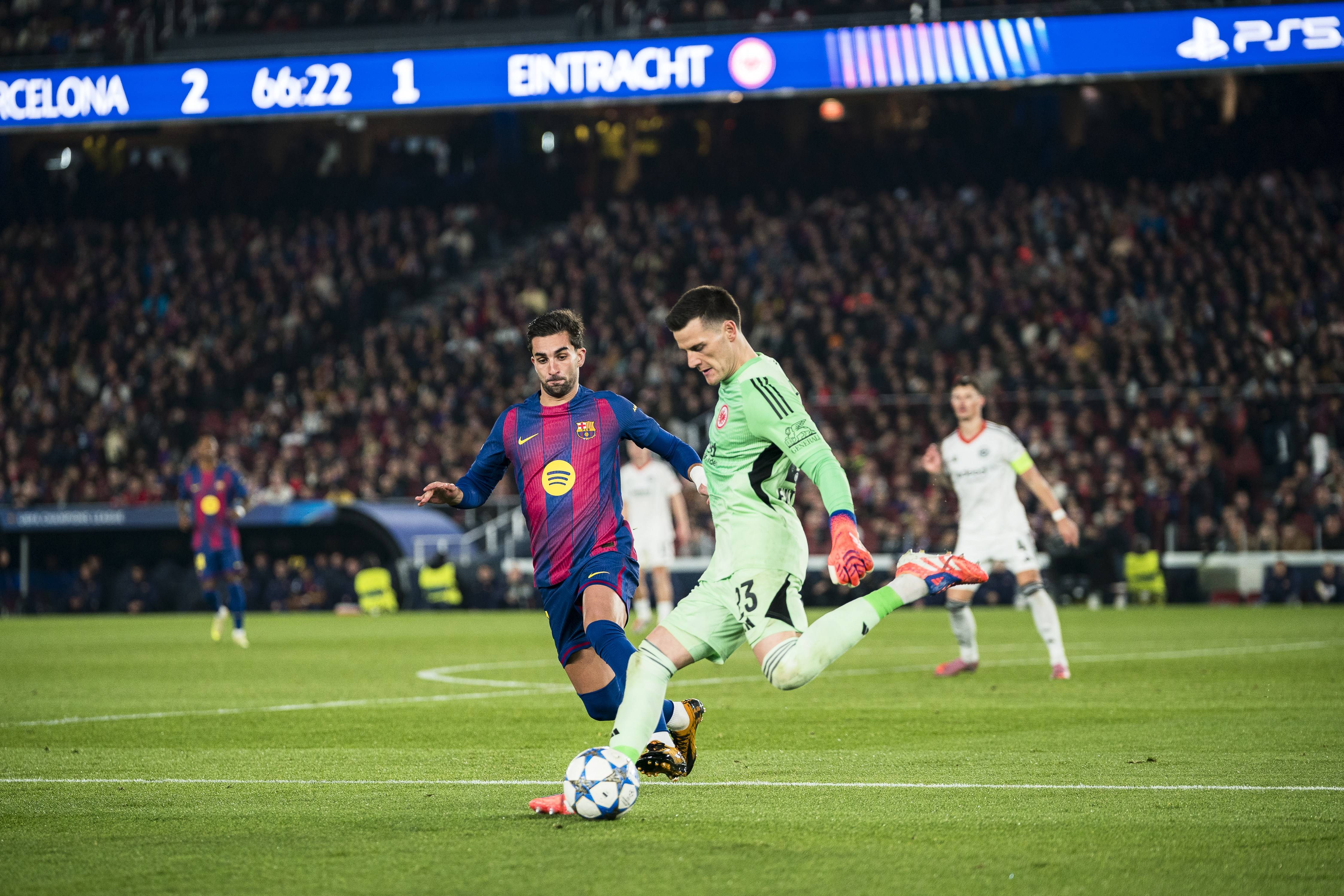 (体育)足球——歐(ōu)冠:巴塞羅(luó)那胜法兰克福