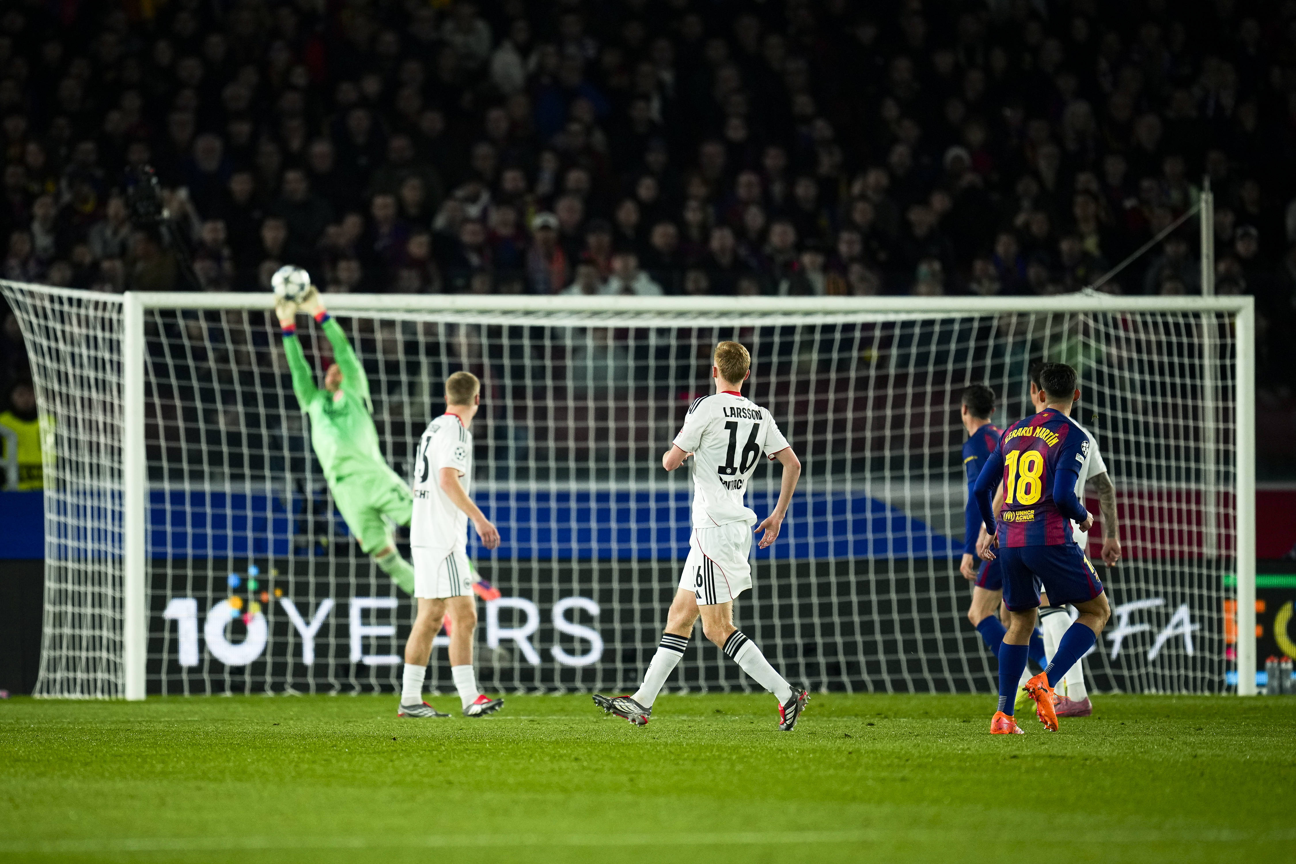 (体育)足球——歐(ōu)冠:巴塞羅(luó)那胜法兰克福