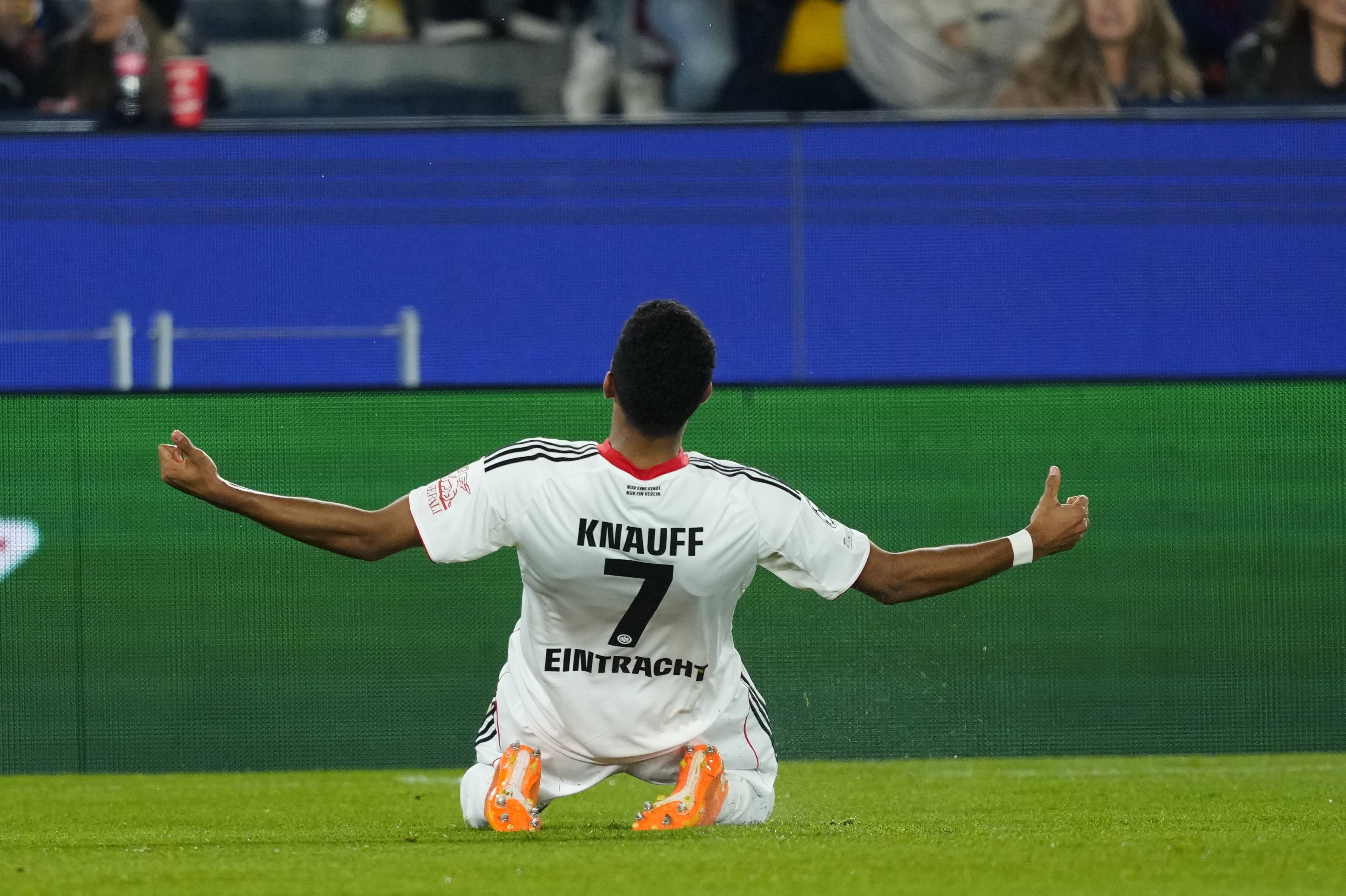 （外(wài)代二线）足球——欧冠(guān)联赛：巴萨胜法兰克福