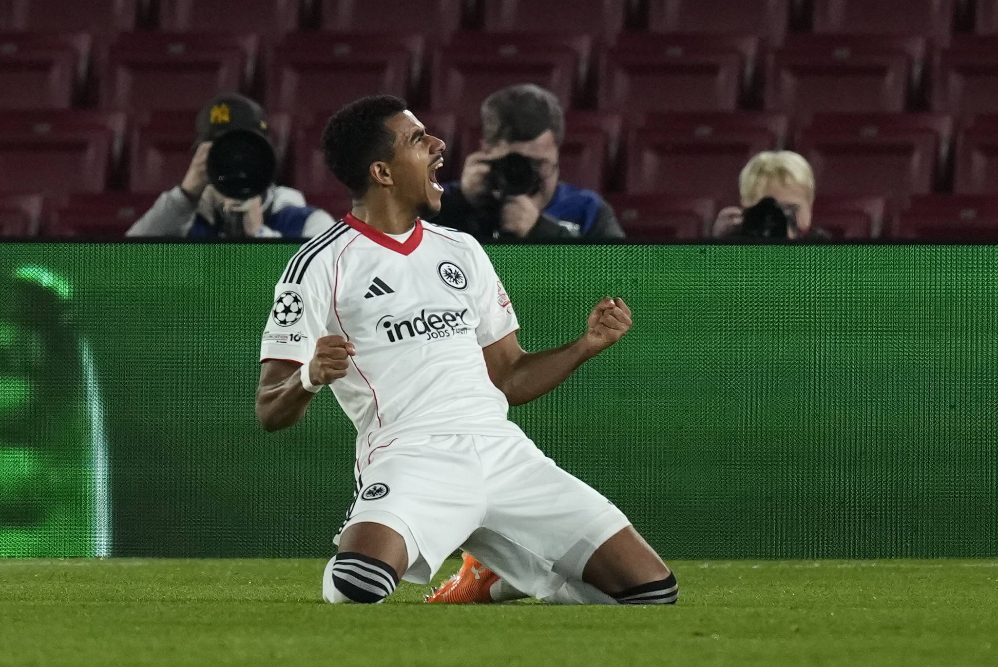 （外(wài)代二线）足球——欧冠(guān)联赛：巴萨胜法兰克福