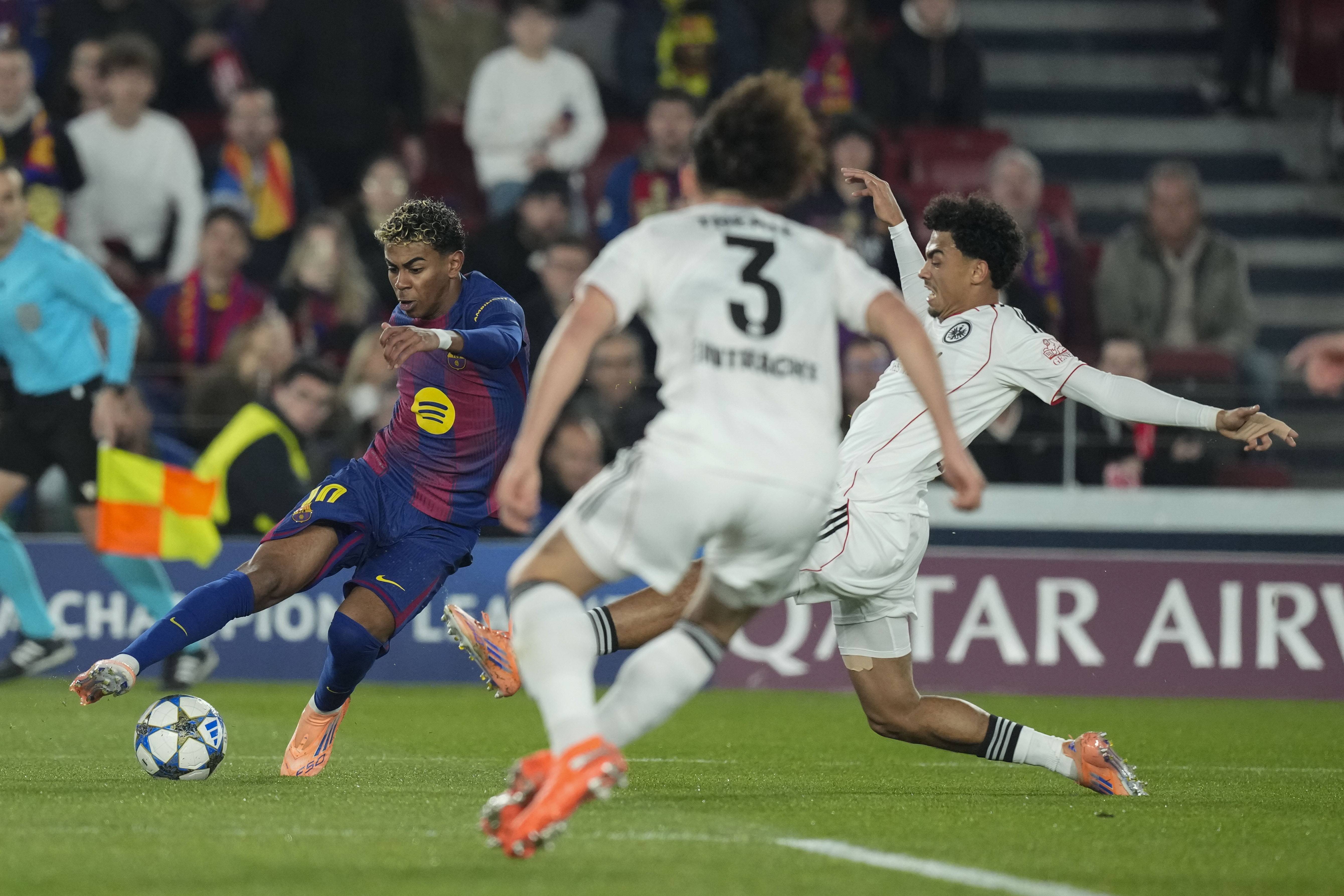 （外(wài)代二线）足球——欧冠(guān)联赛：巴萨胜法兰克福