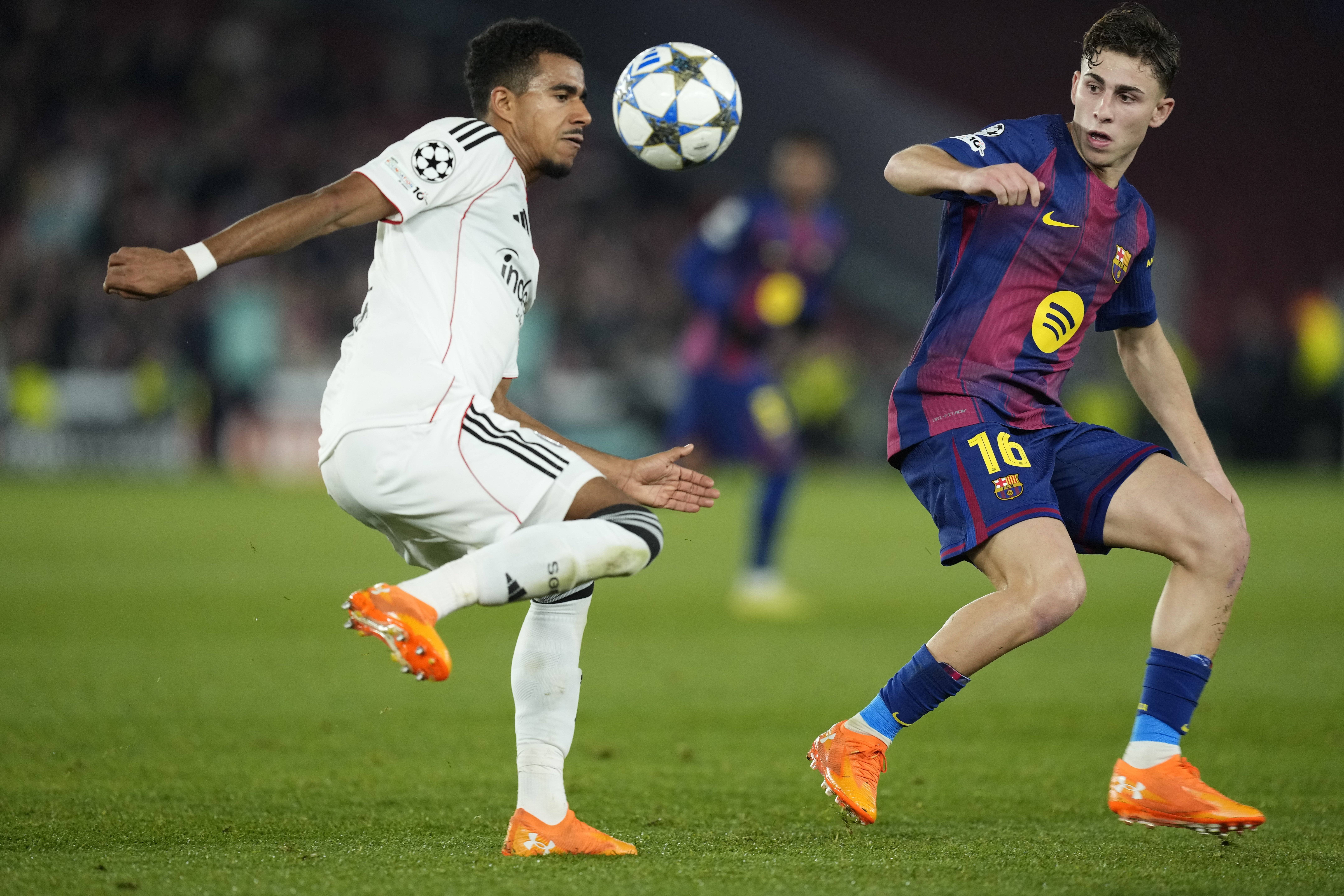 （外(wài)代二线）足球——欧冠(guān)联赛：巴萨胜法兰克福