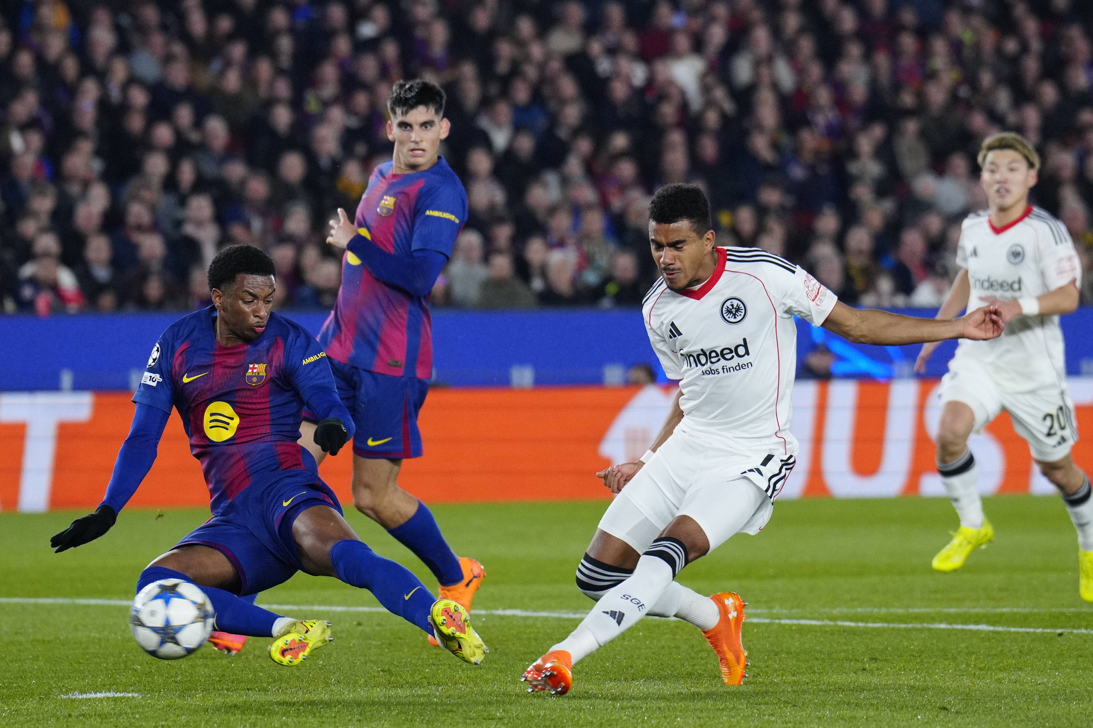 （外(wài)代二线）足球——欧冠(guān)联赛：巴萨胜法兰克福