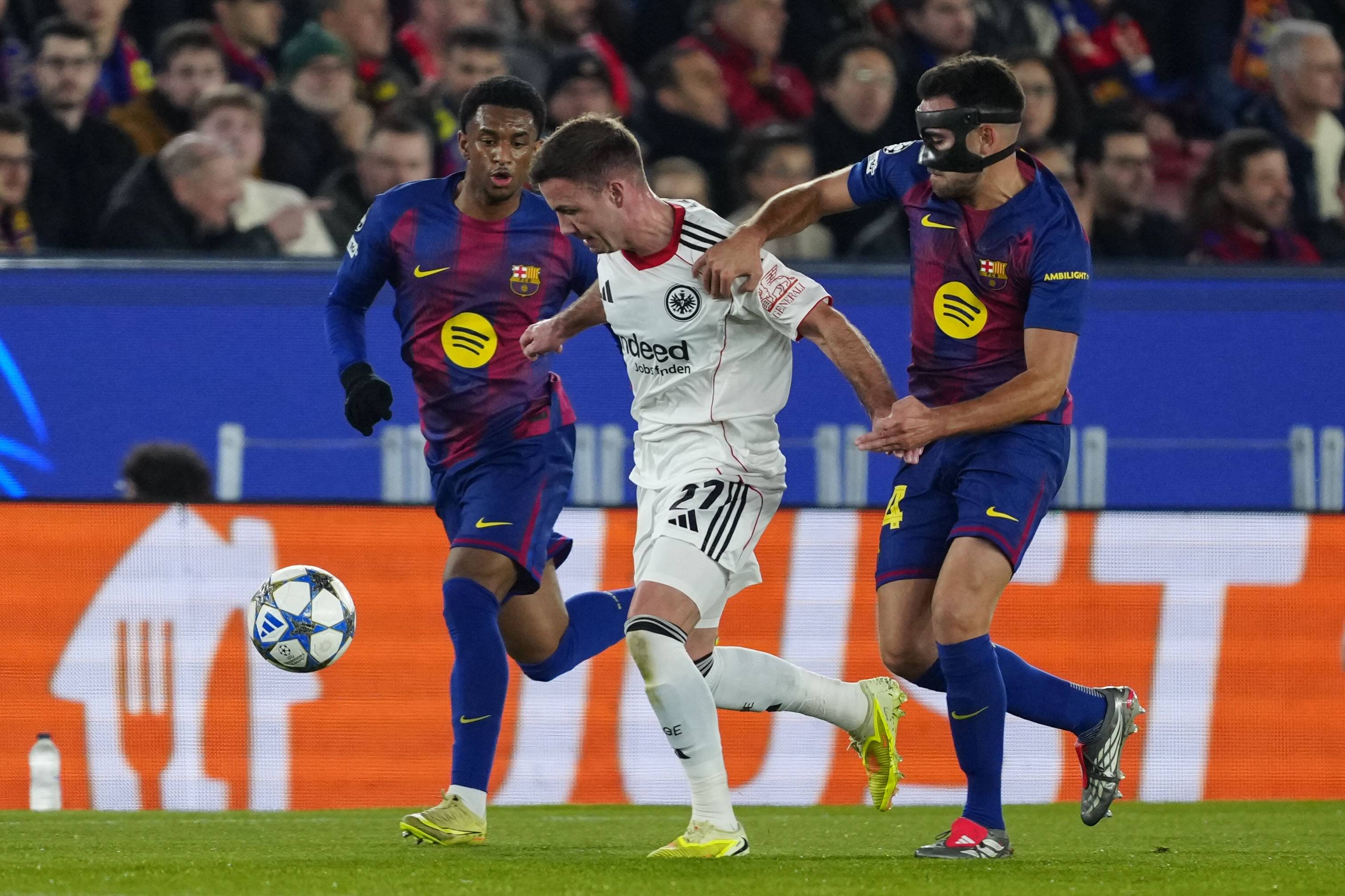 （外(wài)代二线）足球——欧冠(guān)联赛：巴萨胜法兰克福