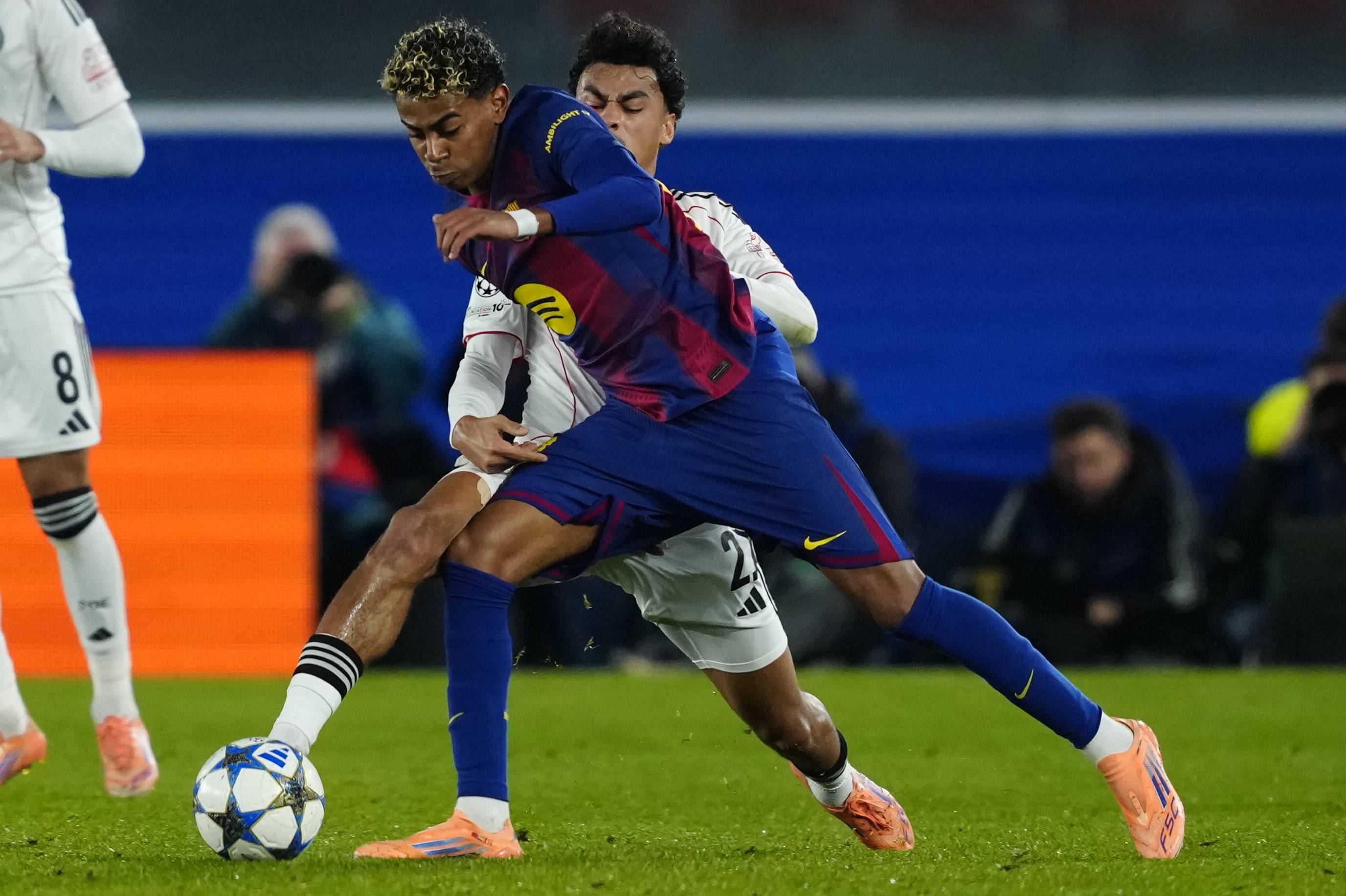 （外(wài)代二线）足球——欧冠(guān)联赛：巴萨胜法兰克福