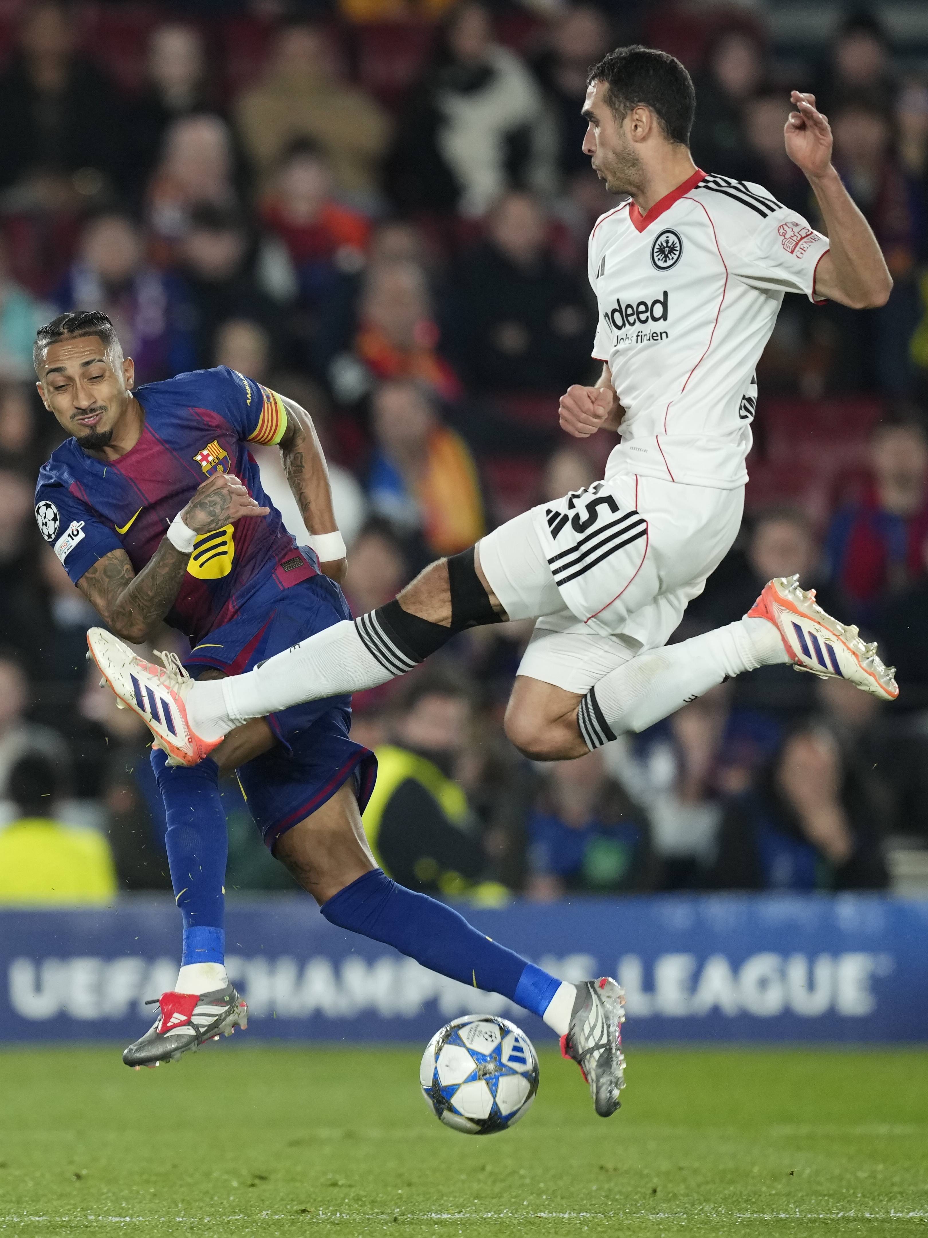 （外(wài)代二线）足球——欧冠(guān)联赛：巴萨胜法兰克福