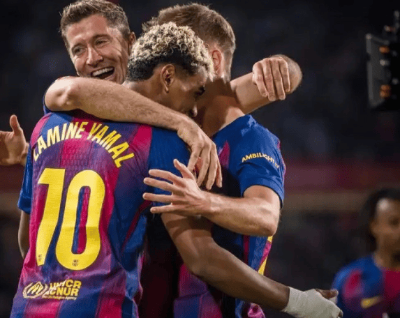 欧冠巴萨VS大巴黎：弗里克最强出击，亚马尔+拉师傅领衔，莱万冲锋