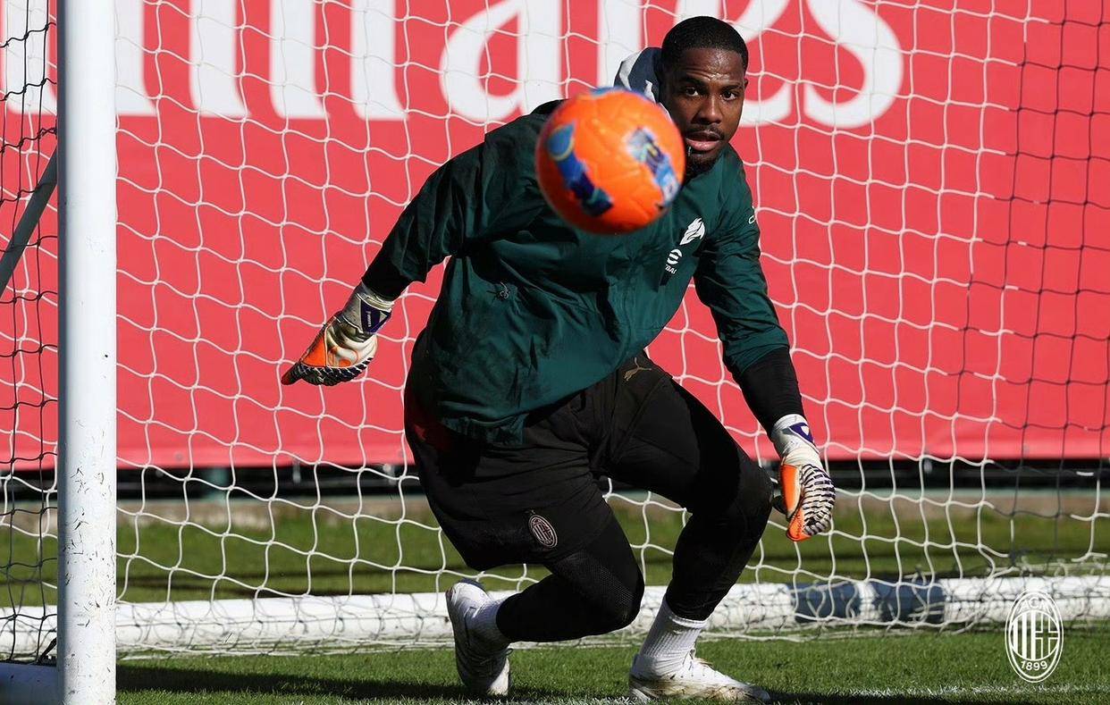 迈尼昂重回巅峰，守門(mén)员教练功(gōng)不可没，富拉尼出尔反尔致(zhì)续约停摆