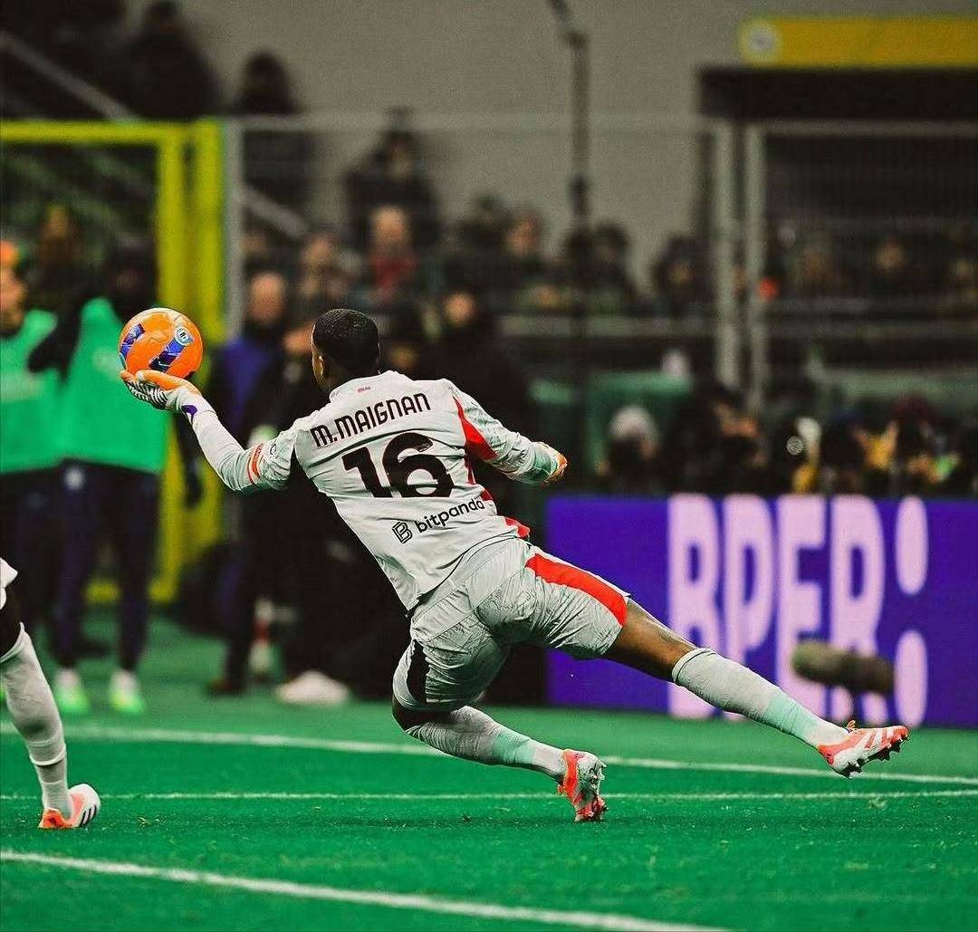 迈尼昂重回巅峰，守門(mén)员教练功(gōng)不可没，富拉尼出尔反尔致(zhì)续约停摆