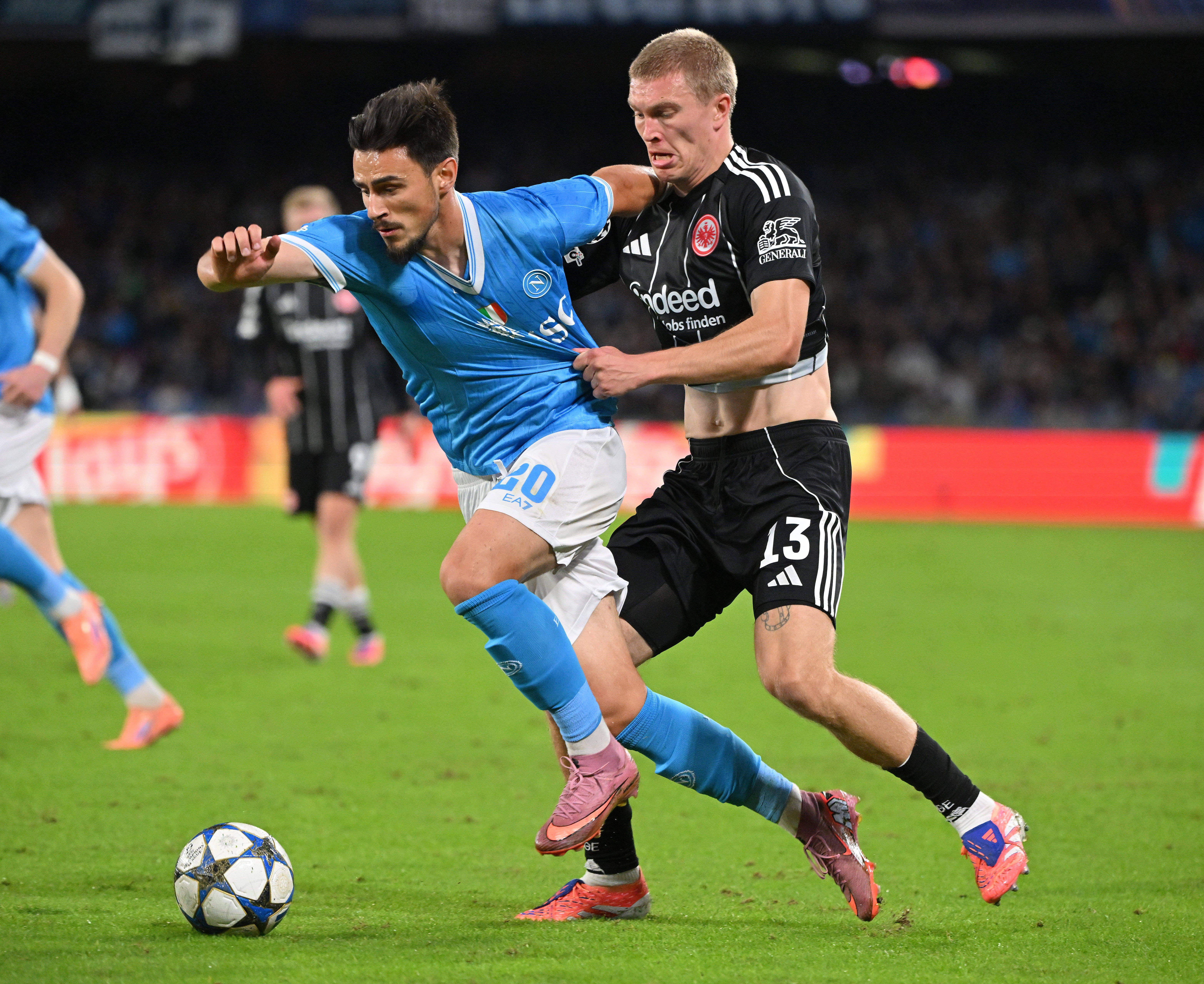 （体育）足球——欧冠：那不勒斯平(píng)法兰尅(kè)福