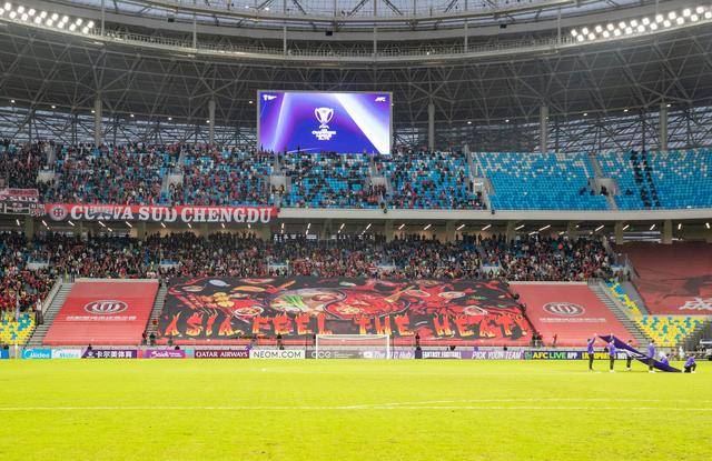 成都蓉(róng)城主场迎(yíng)战马超冠军 凤凰山亚冠大(dà)型TIFO展现“热辣滚烫”