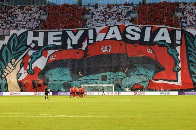 成都蓉(róng)城主场迎(yíng)战马超冠军 凤凰山亚冠大(dà)型TIFO展现“热辣滚烫”