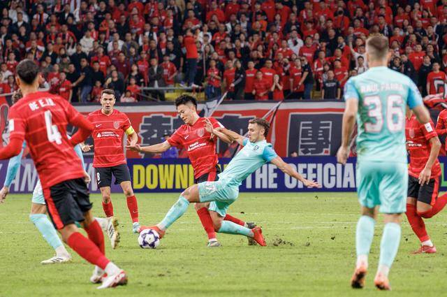 成都蓉(róng)城主场迎(yíng)战马超冠军 凤凰山亚冠大(dà)型TIFO展现“热辣滚烫”