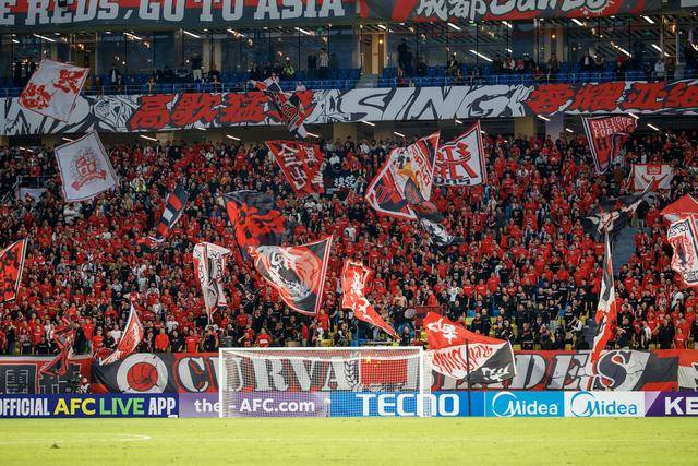 成都蓉(róng)城主场迎(yíng)战马超冠军 凤凰山亚冠大(dà)型TIFO展现“热辣滚烫”