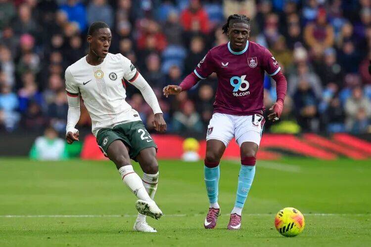 切尔西赢球不(bù)足喜(xǐ):首(shǒu)发双前(qián)锋0射正 欧冠(guān)踢巴萨該(gāi)换人了