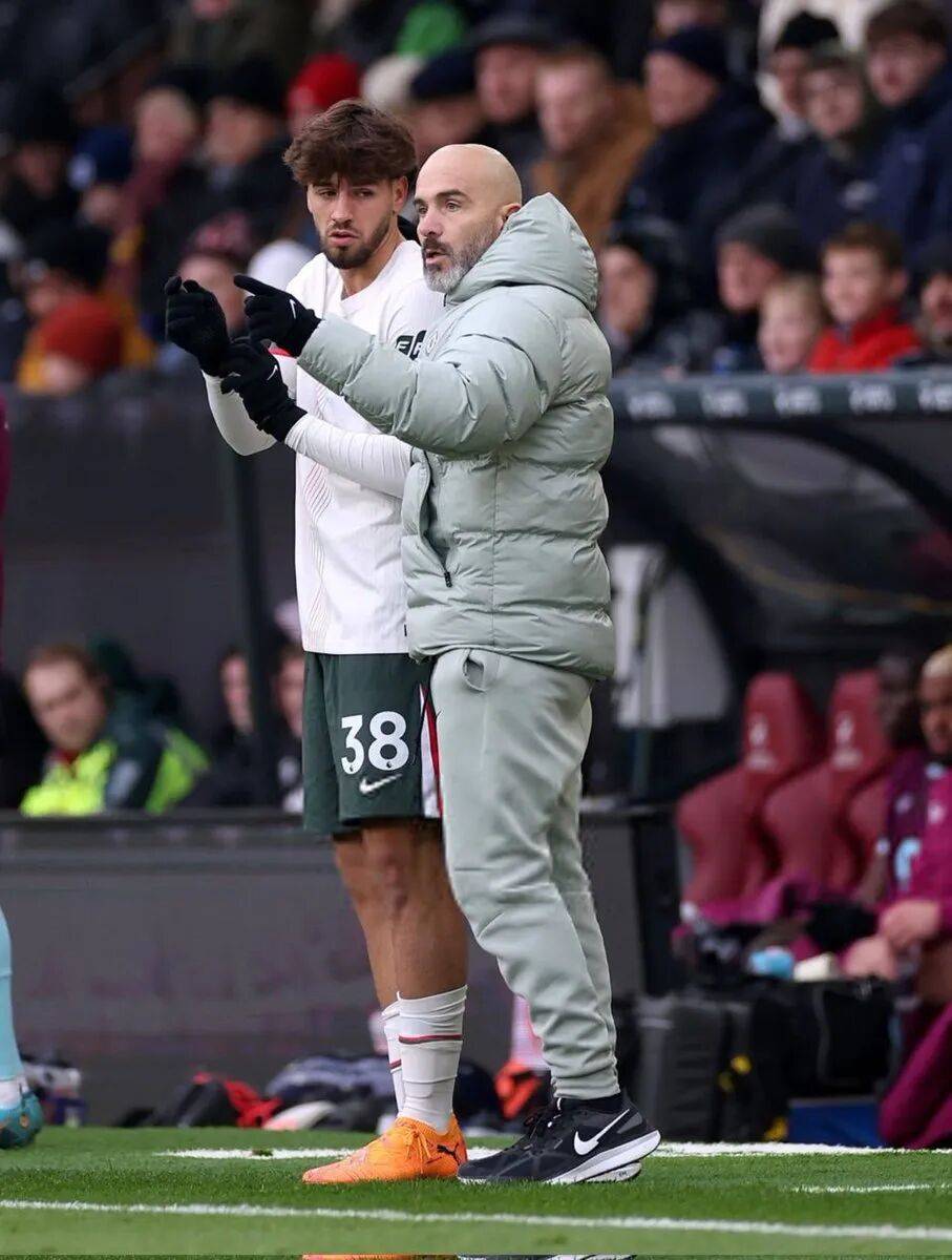 切尔西赢球不(bù)足喜(xǐ):首(shǒu)发双前(qián)锋0射正 欧冠(guān)踢巴萨該(gāi)换人了