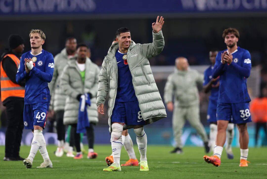 切尔西赢球不(bù)足喜(xǐ):首(shǒu)发双前(qián)锋0射正 欧冠(guān)踢巴萨該(gāi)换人了