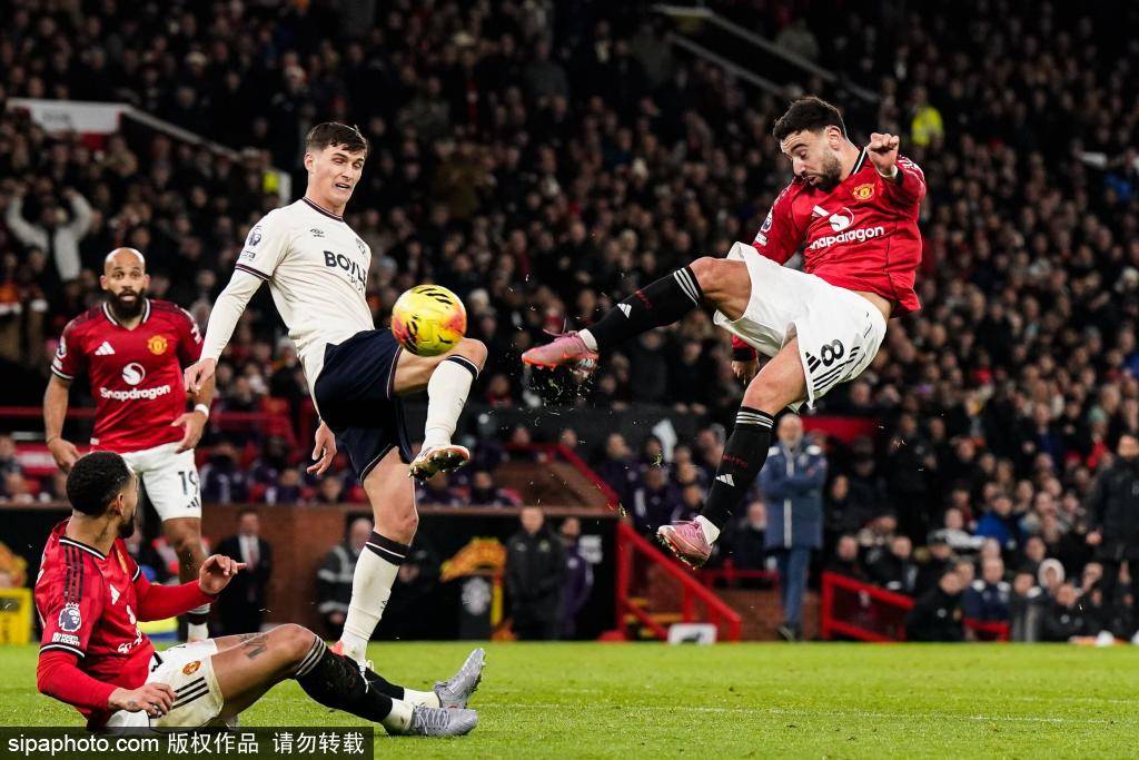 曼联对纽卡:节礼日之战的(de)背后逻辑与欧冠扩军的(de)影响